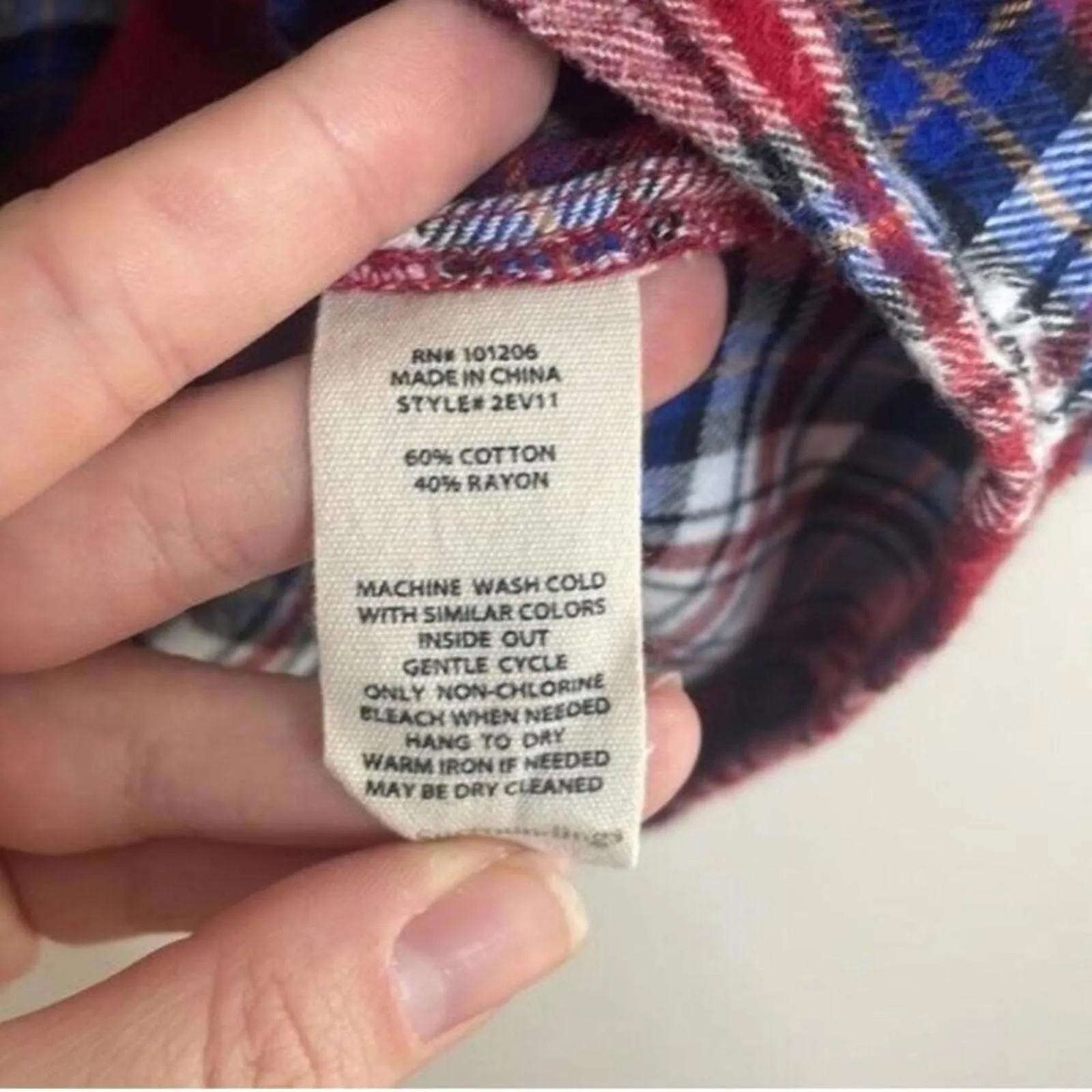 Soft surroundings, red and blue plaid button up pajama top cotton blend - Image 9