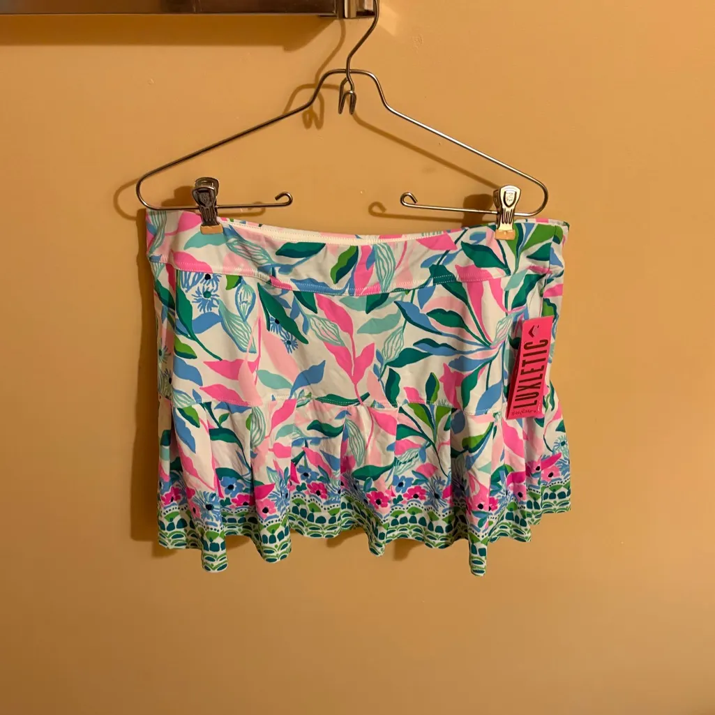 NWT Lilly Pulitzer x Meryl Taylor’s UPF 50+ Skort in Holding Court Resort White - Image 4