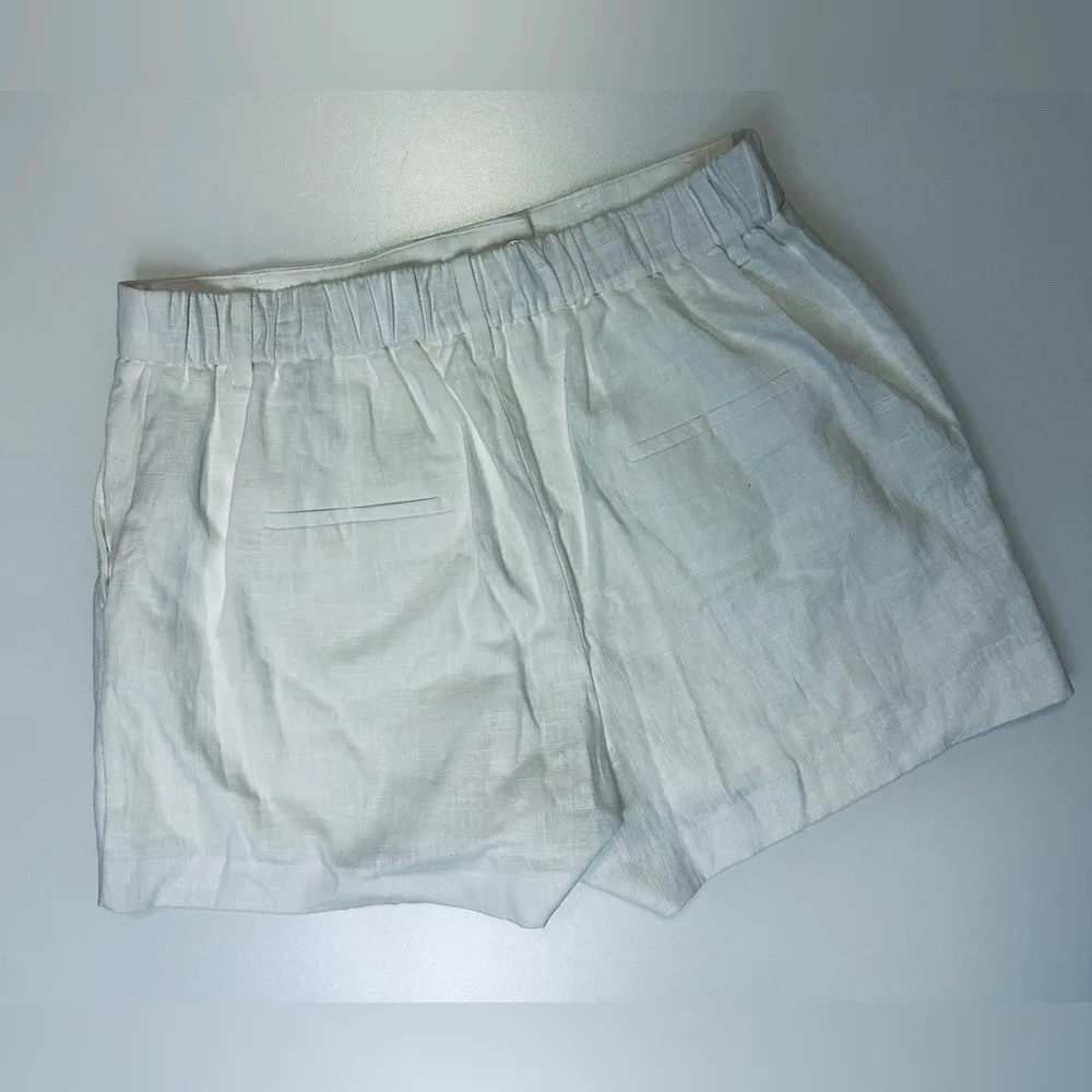 White Linen Nine West Shorts - Image 5
