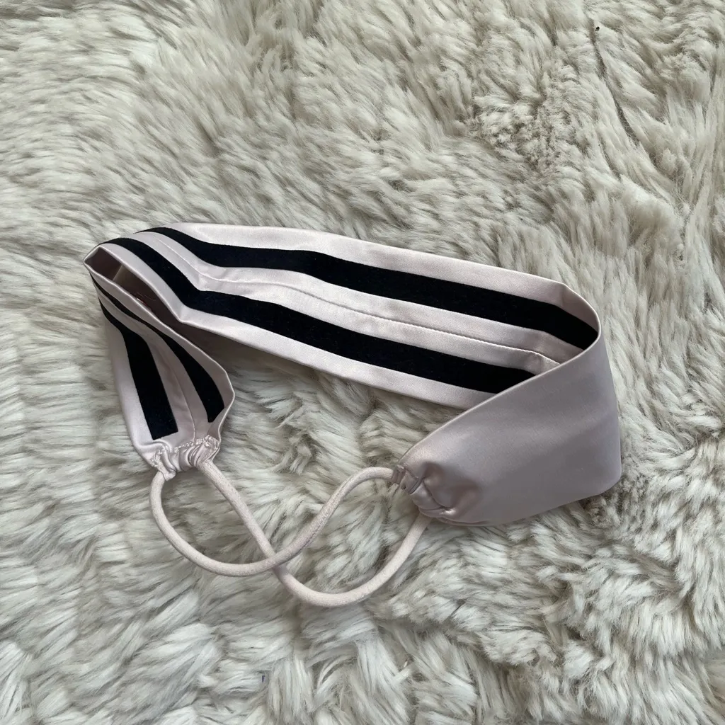 Lululemon baby pink satin workout headband - Image 4