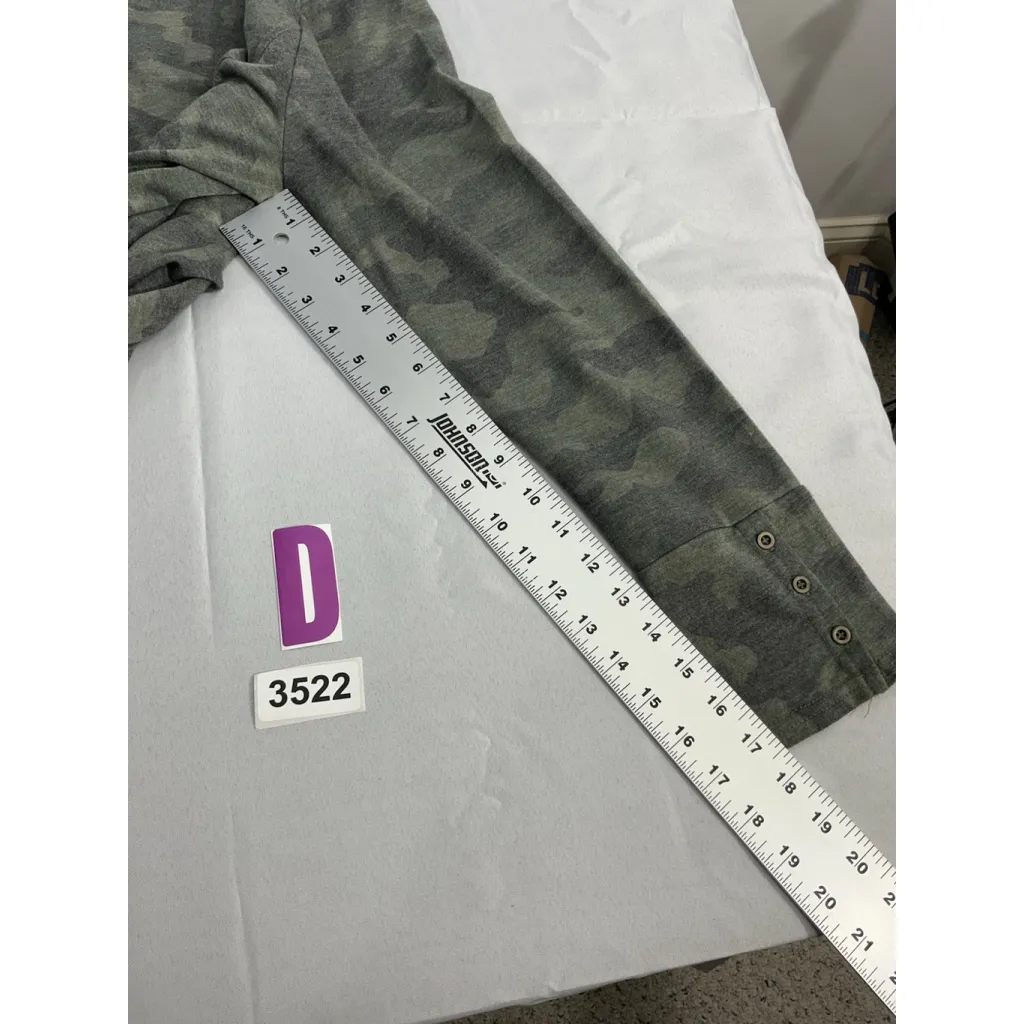 Womans Jane & Delancey XL Green Camo Long Sleeve Pullover T Shirt - Image 8