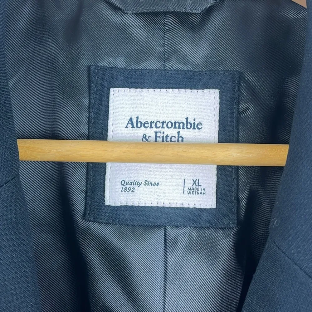 Abercrombie & Fitch women’s classic blazer jacket - Image 2