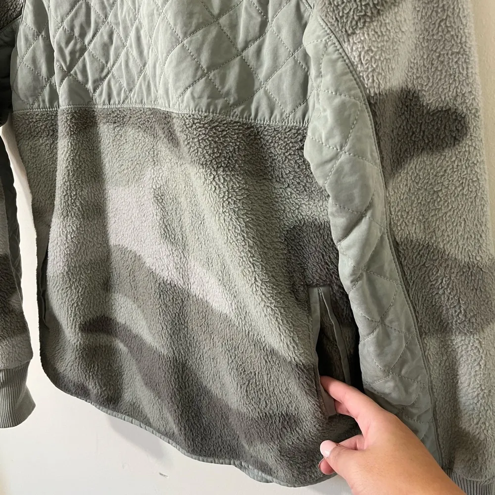 Abercrombie & Fitch Asymmetrical Snap-Up Green Camo Fleece Size XS - Image 5