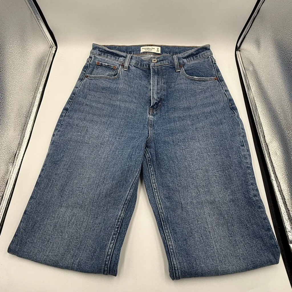 Abercrombie &Fitch Ankle Straight Ultra High Rise Cuffed Jeans - Image 5