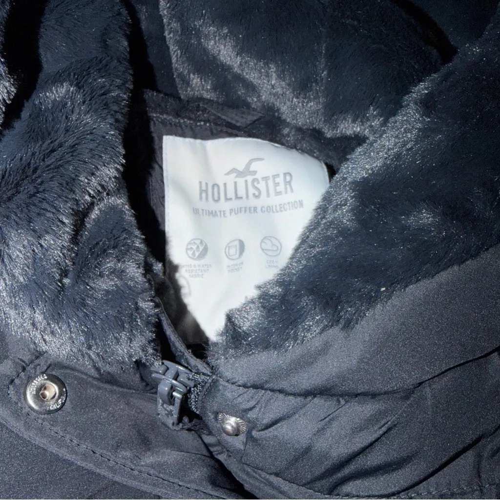 Hollister Dark Puffer Jacket - Image 2