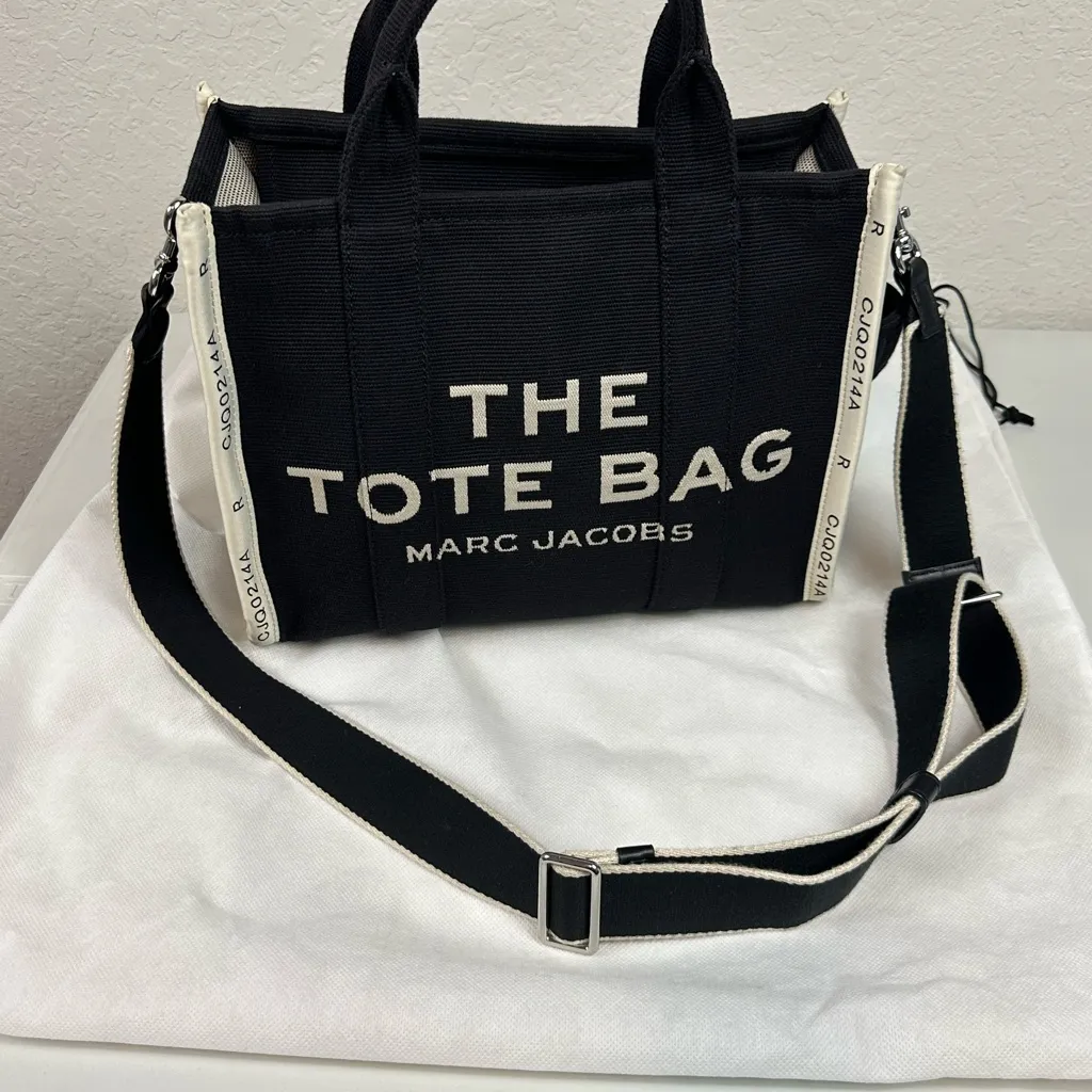 Marc Jacobs The Jacquard Medium Sized Woven Deluxe  Fabric Tote In Black - Image 14