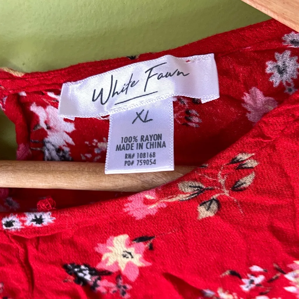 White Fawn Women's Flower Cropped Halter Top Women’s Size XL - Image 4