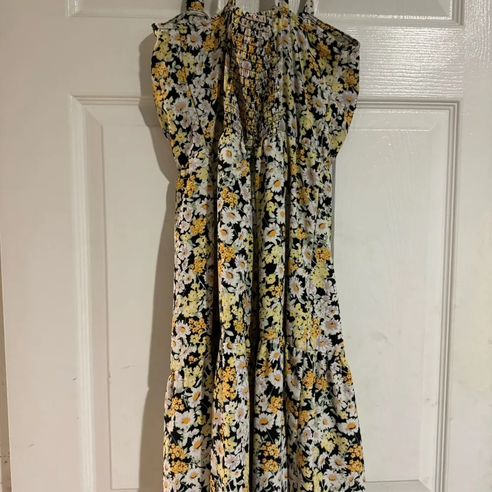 Social Standard by Sanctuary • Midi Dress • Daisy Floral • Tiered • Tied Straps - Image 10