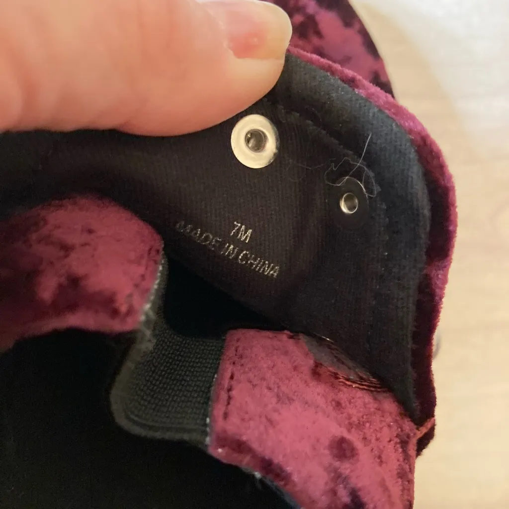 Rebecca Minkoff velvet slip on shoes. - Image 7