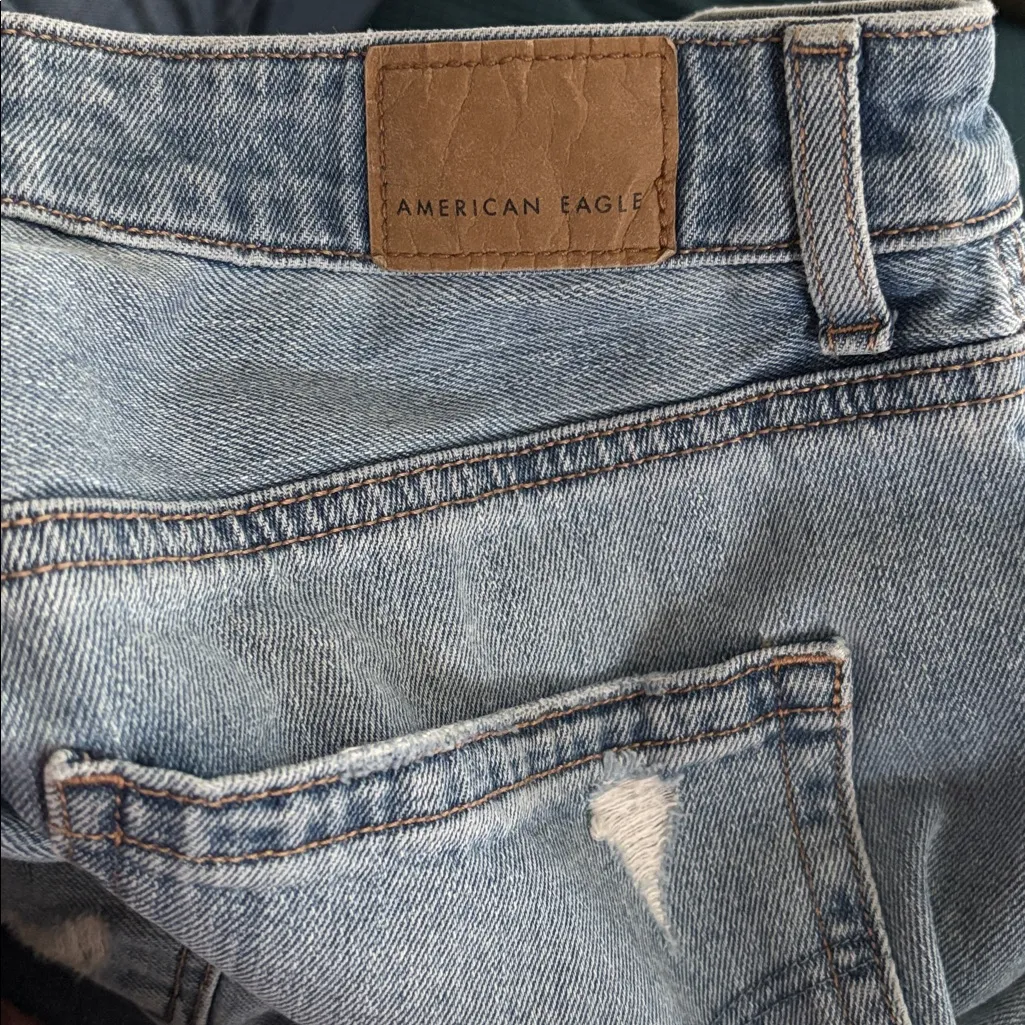 American Eagle Strigid Mom Jean 8L High Rise Distressed Straight Leg Relaxed - Image 8