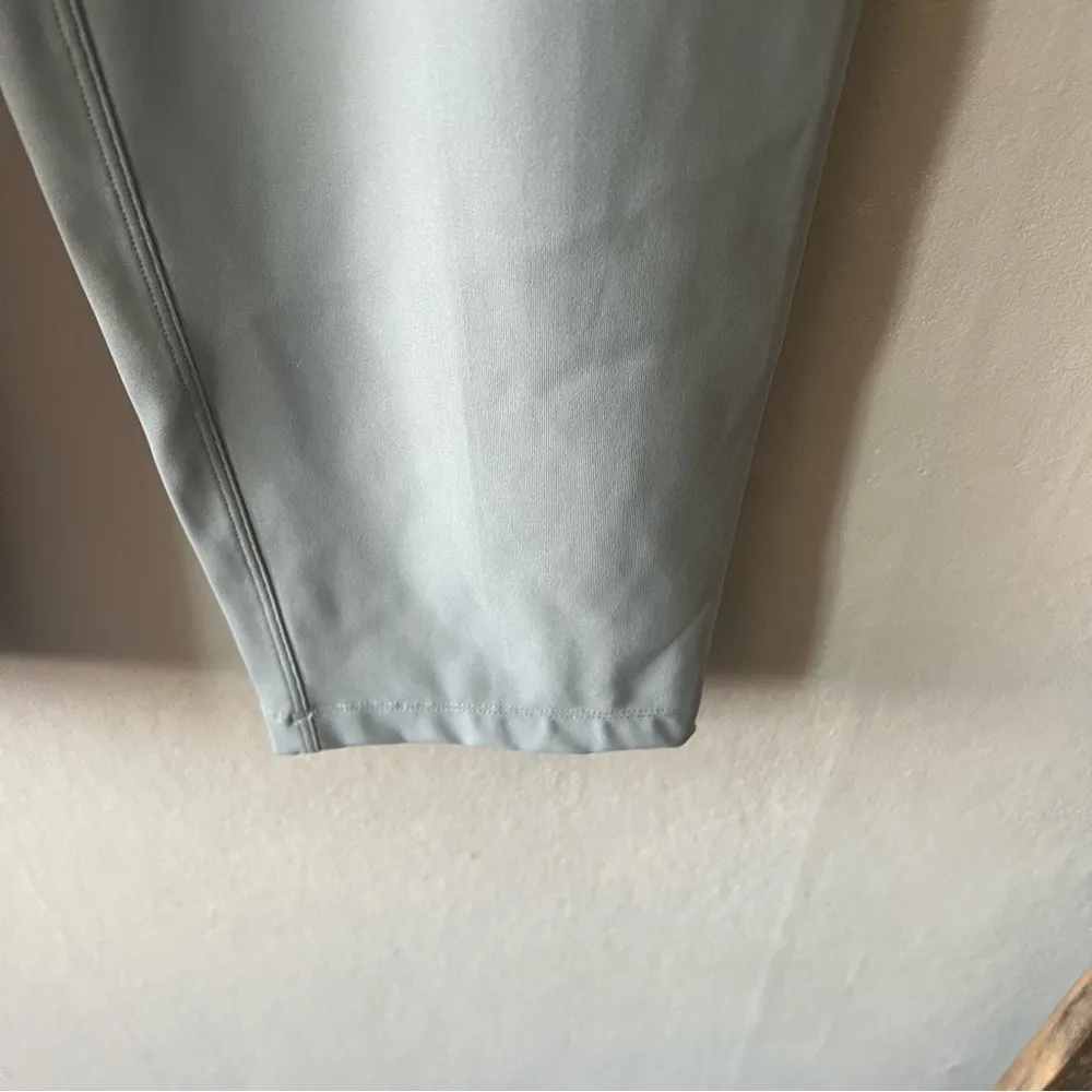 Lululemon Grey Stretch High Rise Cropped Pants size 6 - Image 4