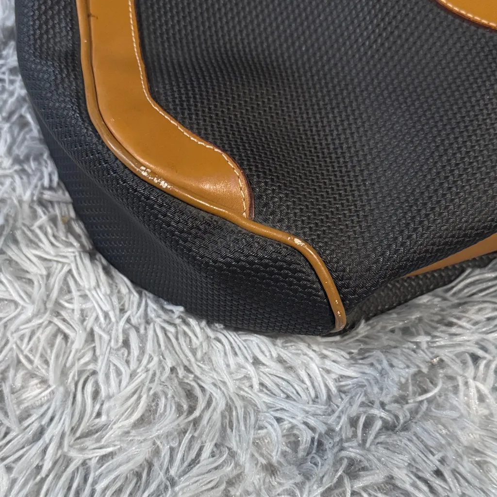 Elegant Black and Tan Women's Shoulder Bag - Image 6