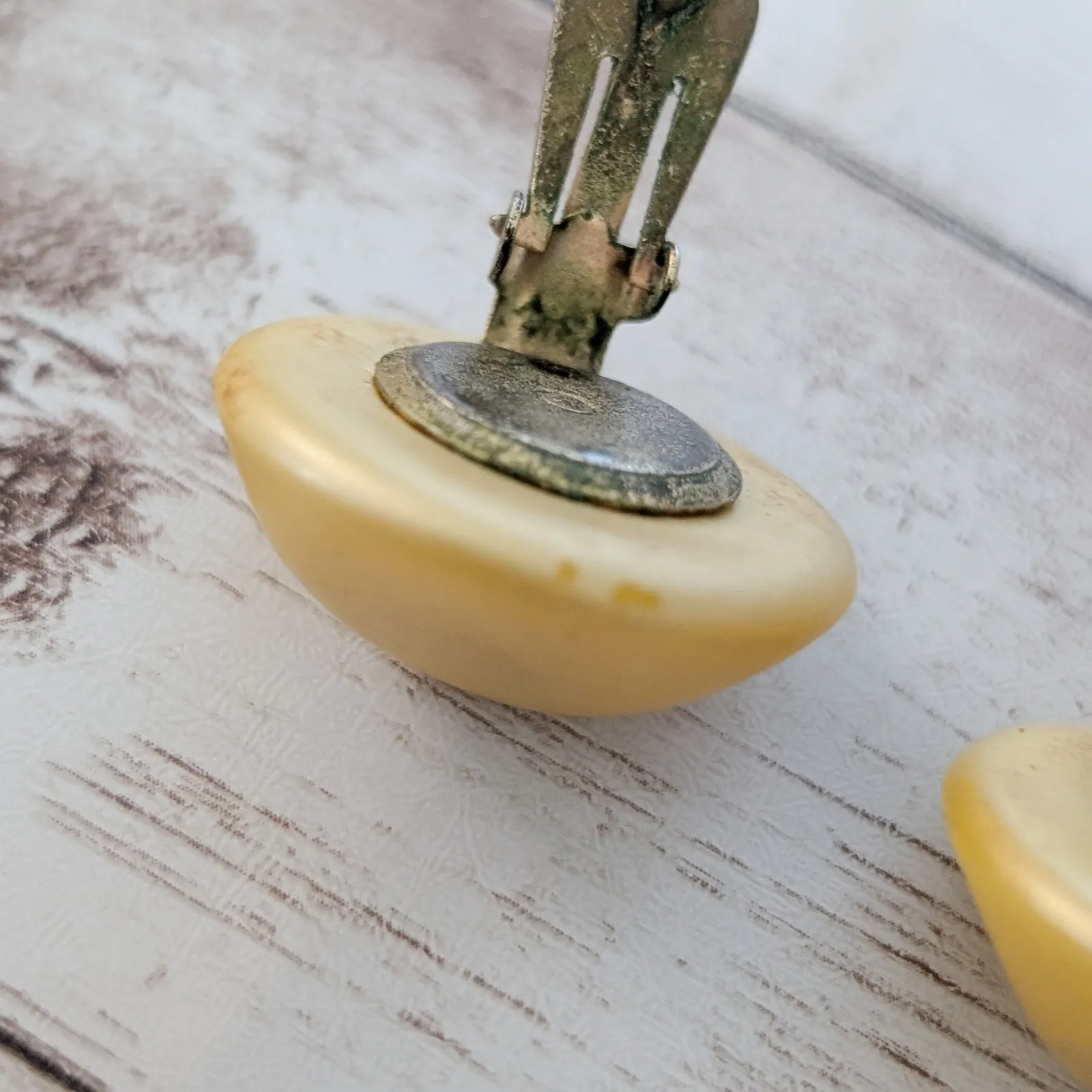 Vintage Clip On Earrings Very Yellowy/Golden Cream Retro - Image 9