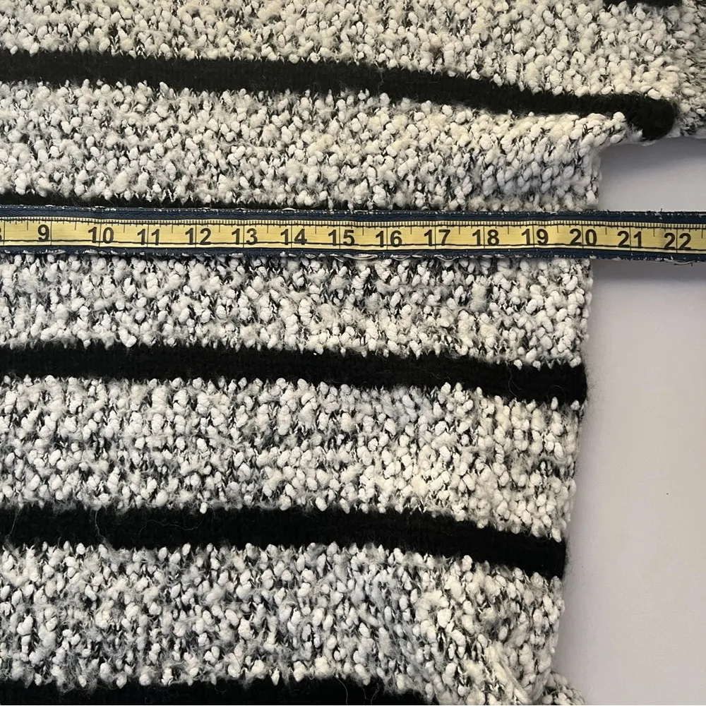 Calvin Klein Crewneck Women Fuzzy Soft White Black Striped Sweater Small - Image 10