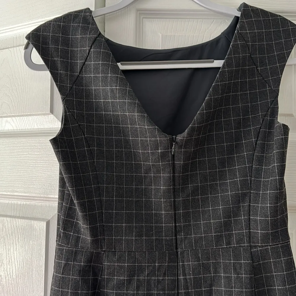 Banana Republic Windowpane, Cap Sleeve Sheath Dress - Image 5