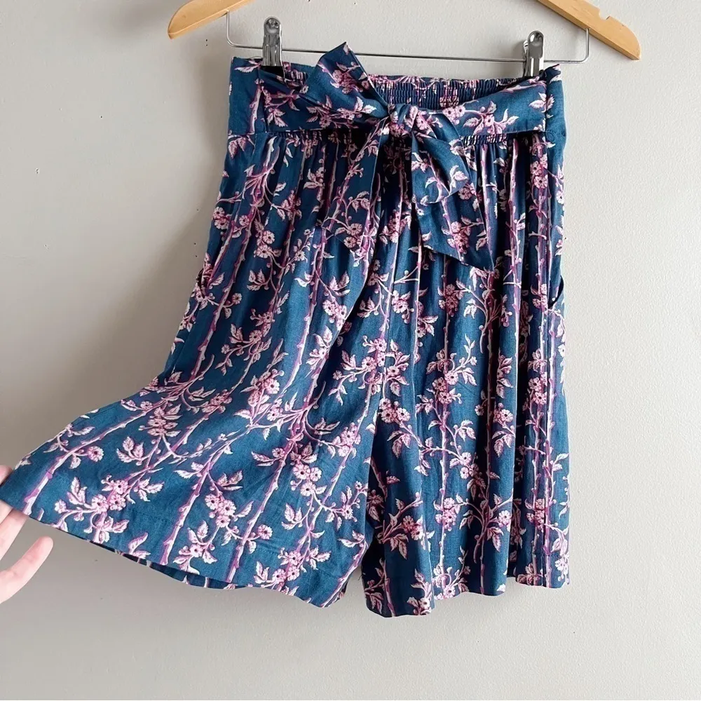 Free People • Pacific‎ Ocean High Waisted Shorts in Navy & Pink Florals, Size XS - Image 5