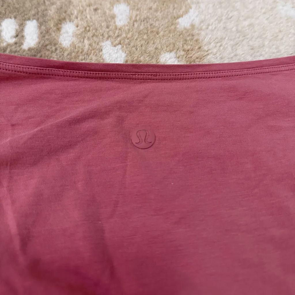 Lululemon Athletica back in action T-shirt women’s size 10 mauve pink - Image 5