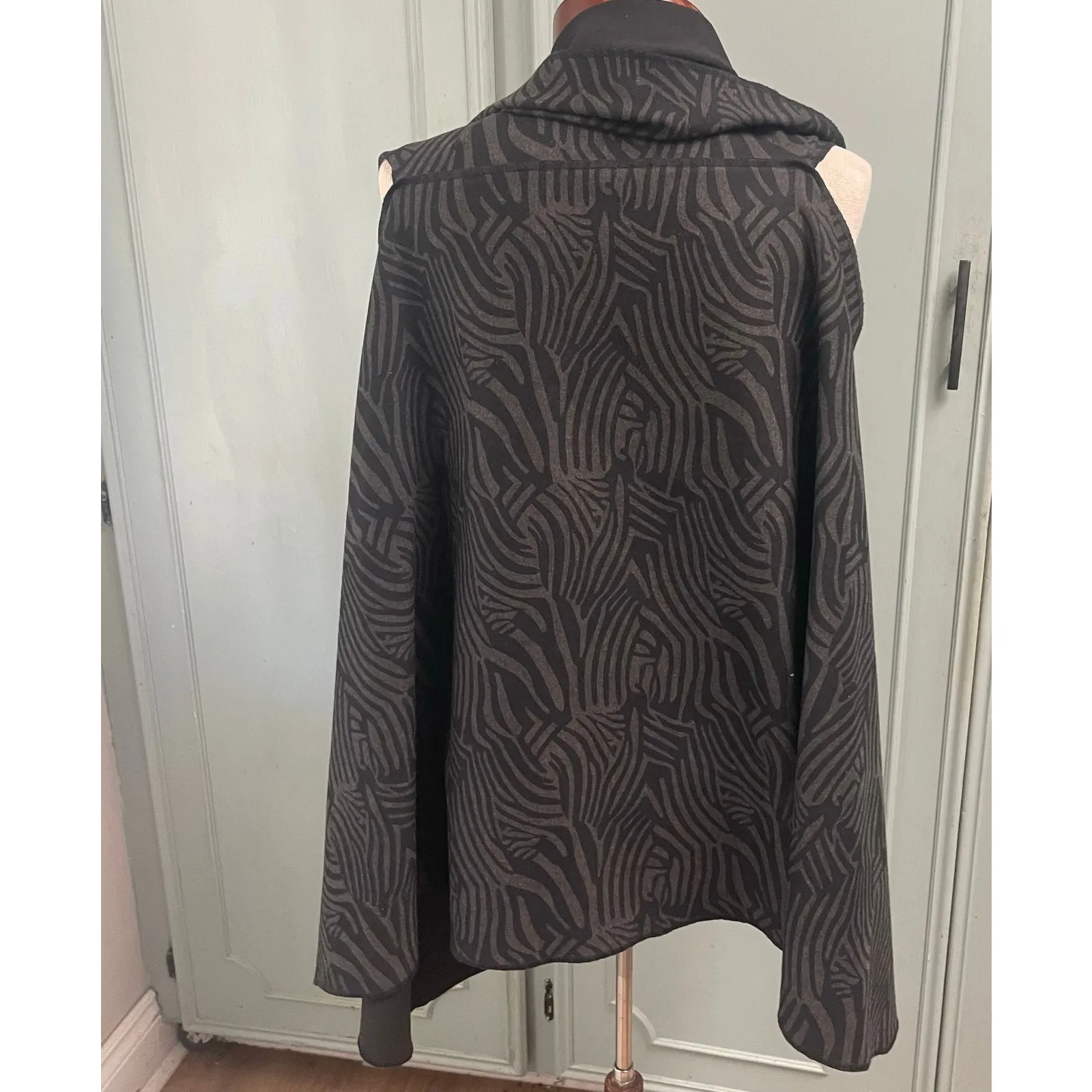 New Orleans Wovens One Size Sleeveless Stretch Kimono Open Vest Reversible Black - Image 3