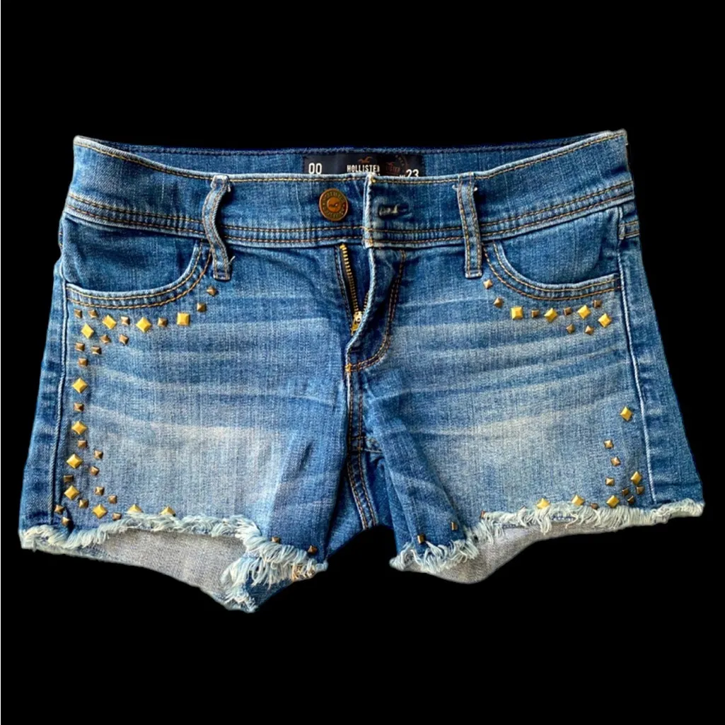 Hollister Longest Length 4” Inseam Denim Midi Short
Size 00‎ w23 - Image 3