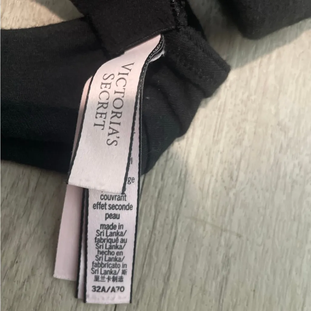 Victoria's Secret Black Bra with Accent - Image 2