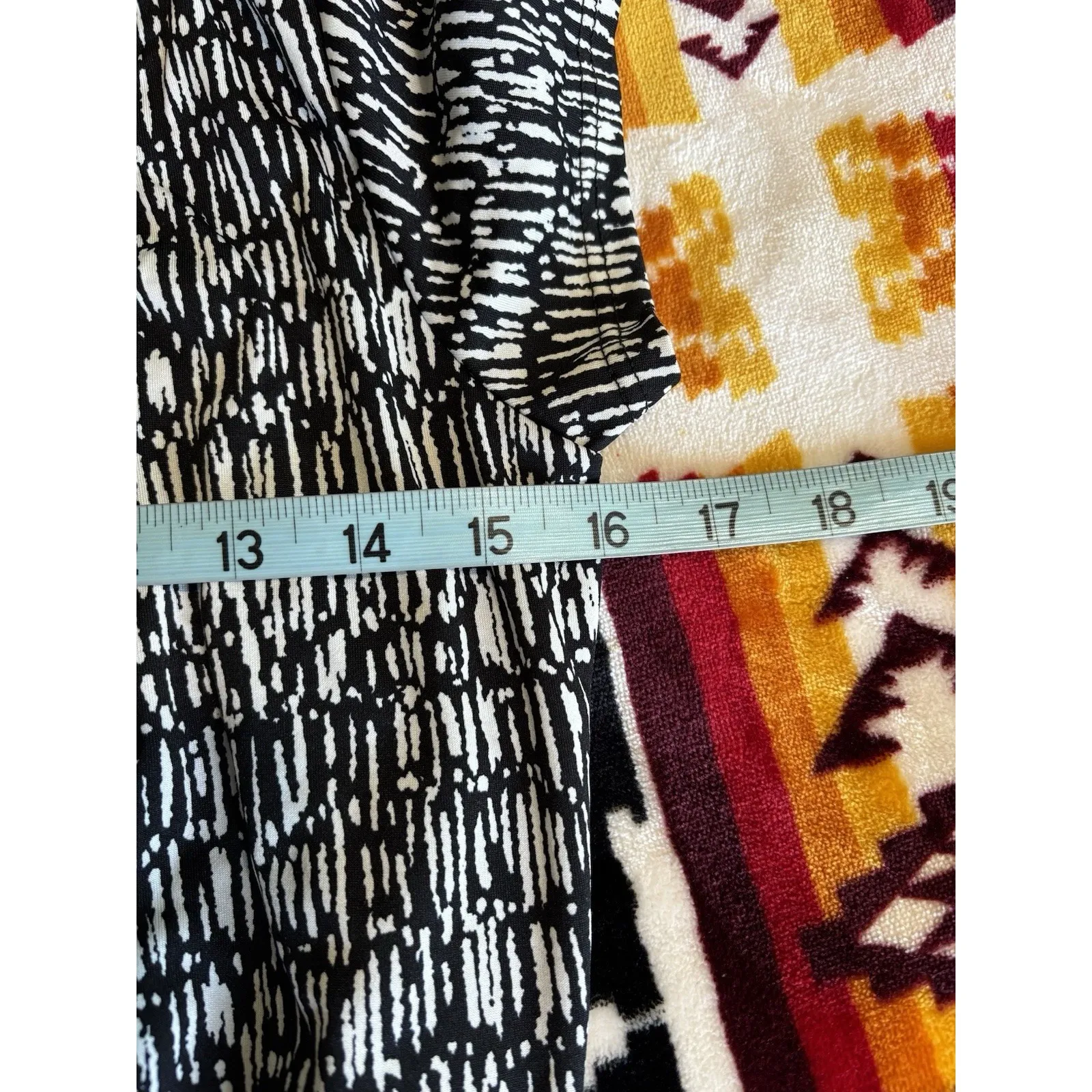 Jason Maxwell Black/White Geo Wrap/Tie Short Sleeve V Neck Blouse Size PS - Image 6