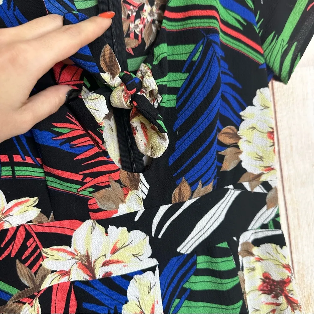 Haute Monde Tropical Floral Hawaiian  Romper Key Hole In Front Small - Image 7