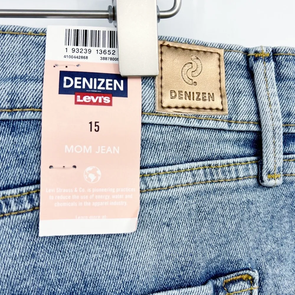 Levi’s High Rise Mom Jeans Distressed Size Junior 15 NEW - Image 4