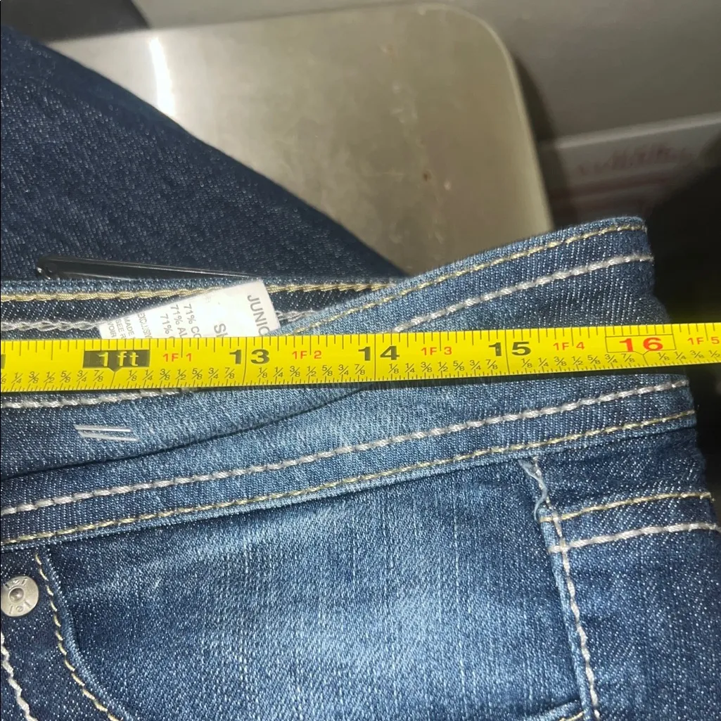 Vintage LEI Sophia Hipster Flare Medium Blue Flare Jeans with Patterned Accents Size undefined - Image 14