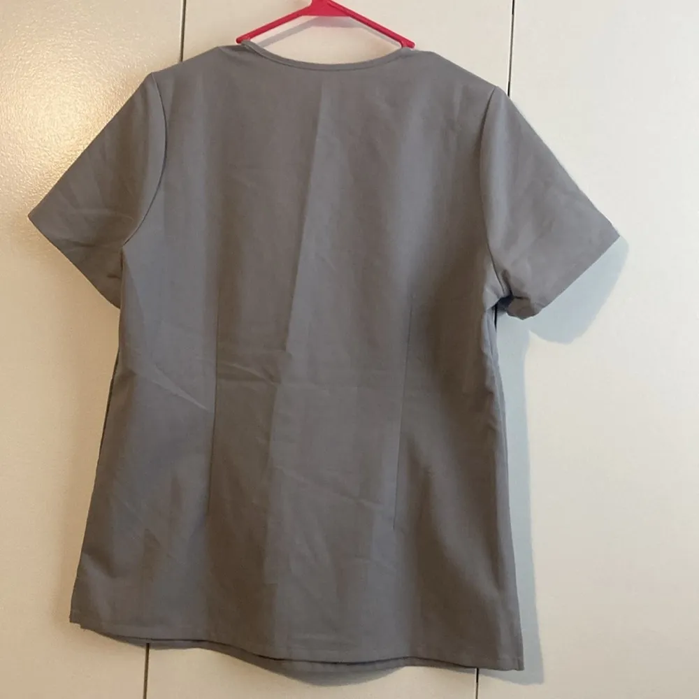 Figs Technical Collection Women’s Size Medium One Pocket Scrub Top Gray Color - Image 6