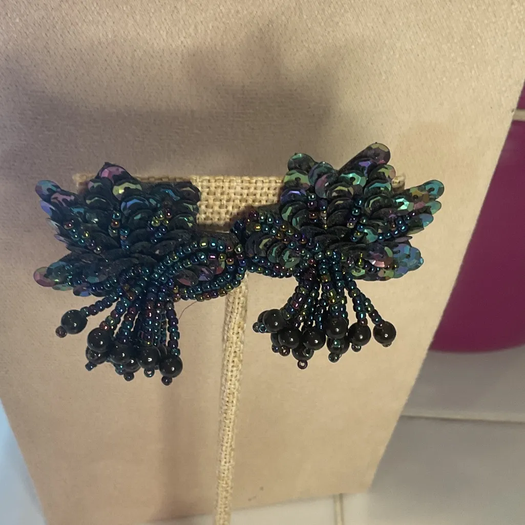Source Unknown Iridescent Black, Blue Beaded Brooch and Earring Set Gold - Image 7