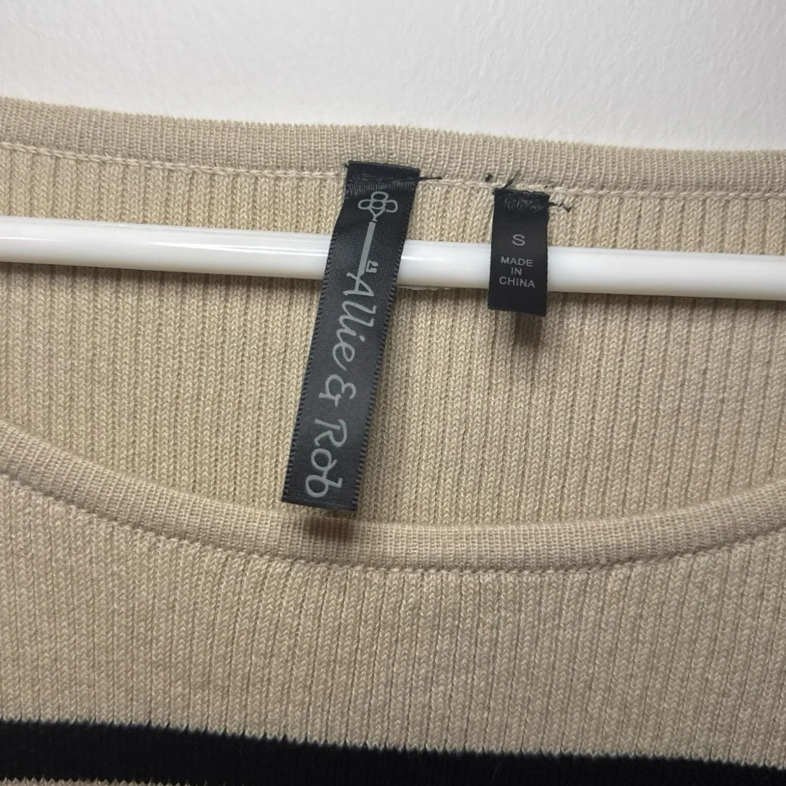 Allie & Rob Womens Beige Ribbed‎ Texture Long Sleeve Casual Sweater Size Small - Image 2