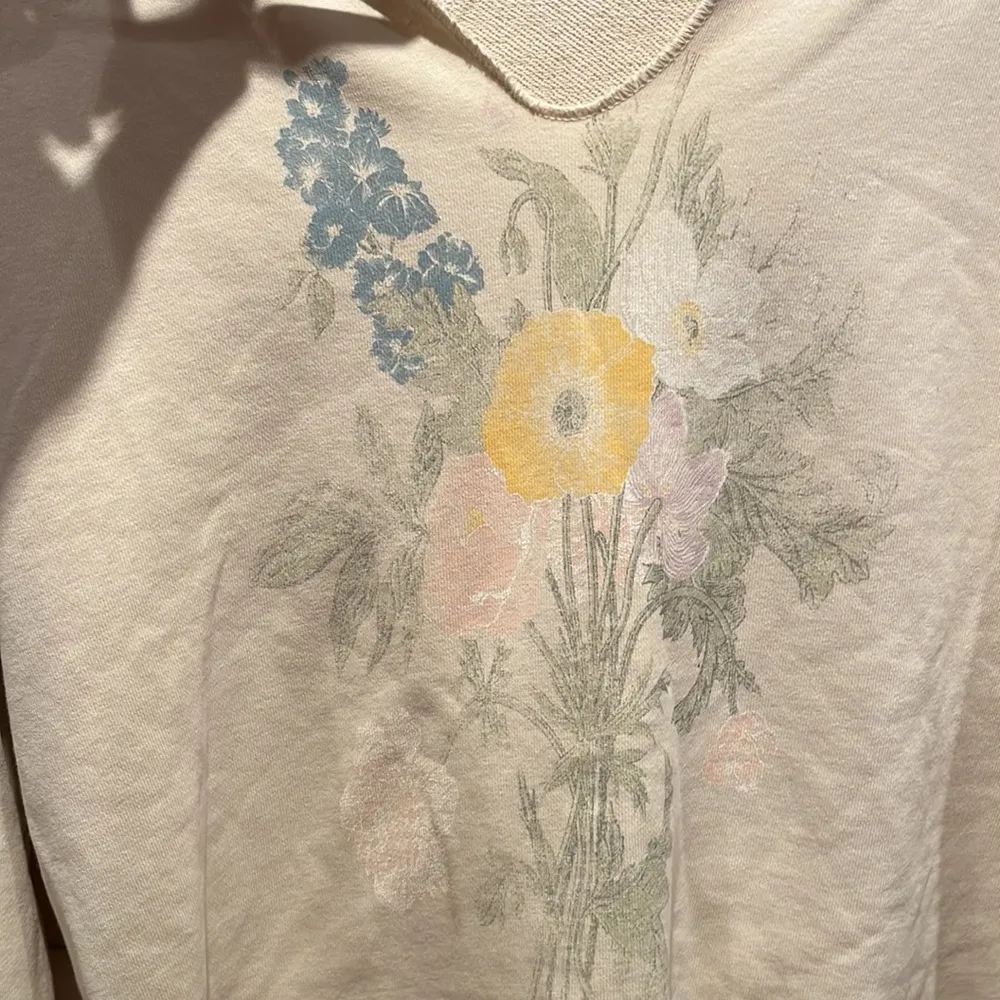 New Forever 21 Floral Graphic Split-Neck Pullover NWT Size Medium Boho - Image 3