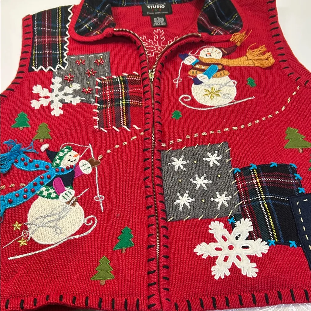 Studio women Red Snowman Vest Size XL - Image 15