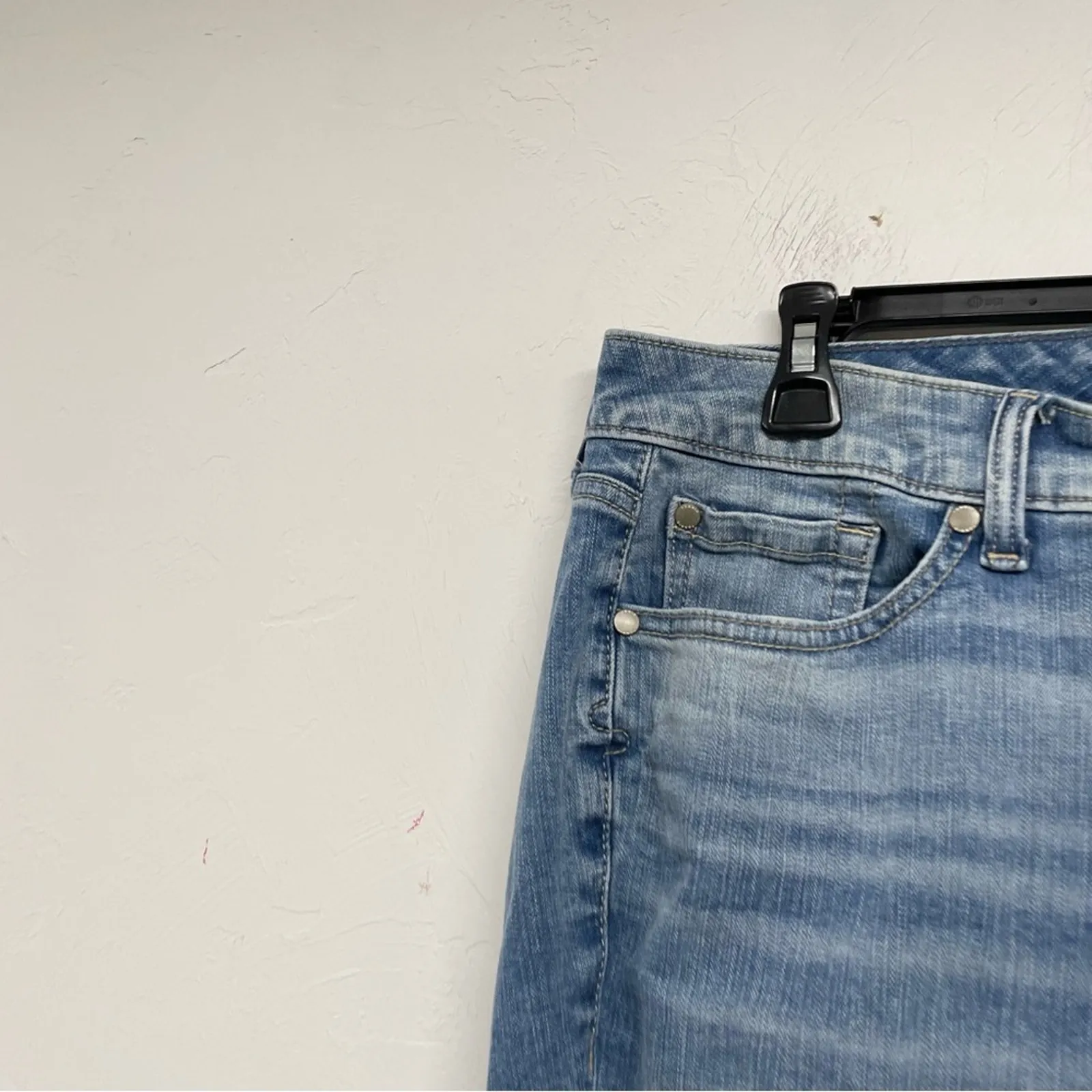 Torrid Light Wash High Rise Cropped Skinny Jeans Womens 16 Blue Denim Zip Fly - Image 2