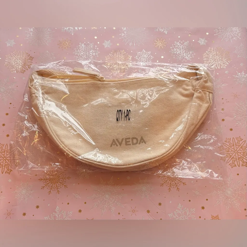 New Aveda Fanny pack - Image 3