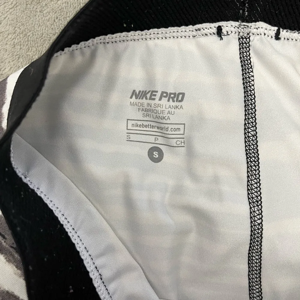 💜Nike Pro Capri Leggings Woman’s Zebra Stripped Dri Fit Athletic Pants, Size S - Image 3