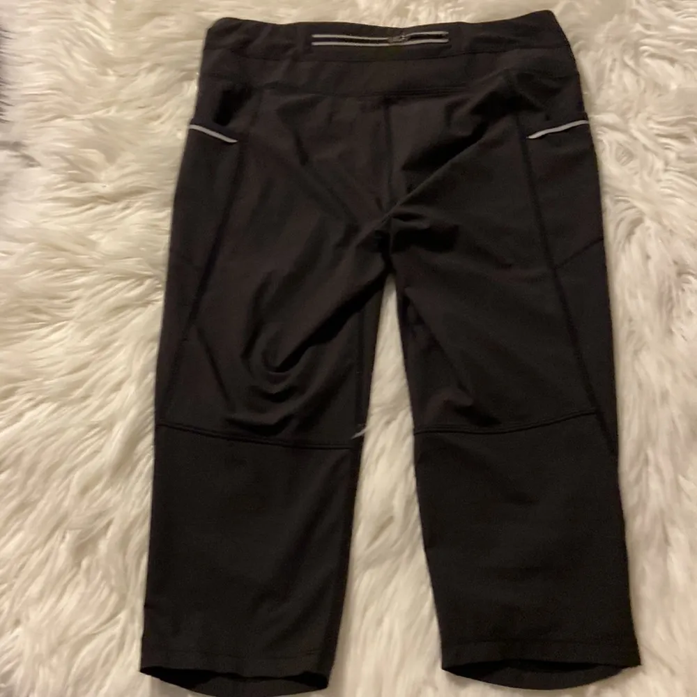 Athleta Black  Capri Short Workout Hiking Athleisure Leggings size S inseam 16” - Image 9