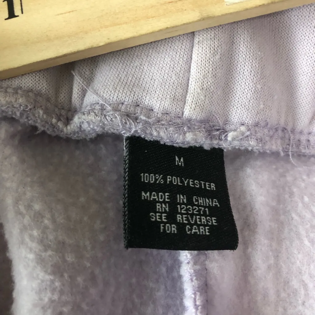 Woman’s size medium Lavender Sweatpants Purple - Image 7