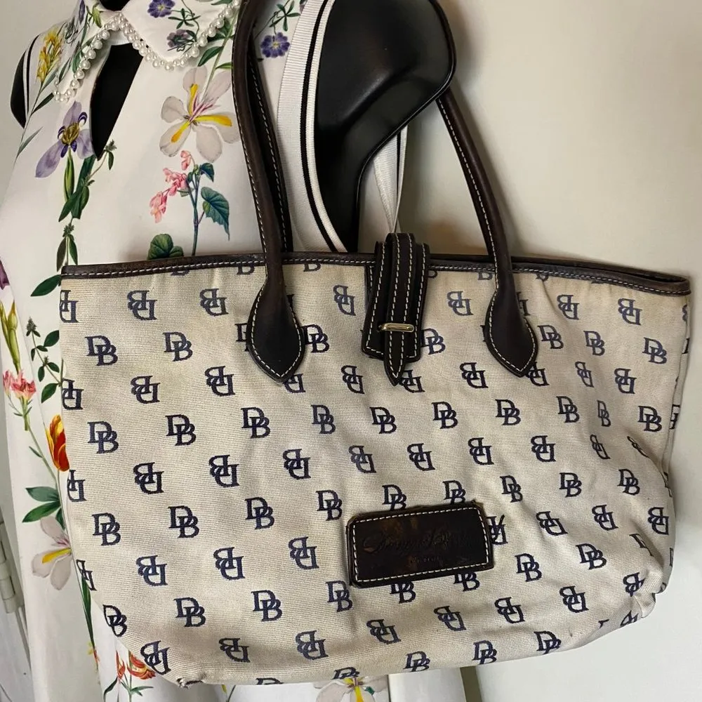 DOONEY & BOURKE White Medium Shoulder Bag - Image 6