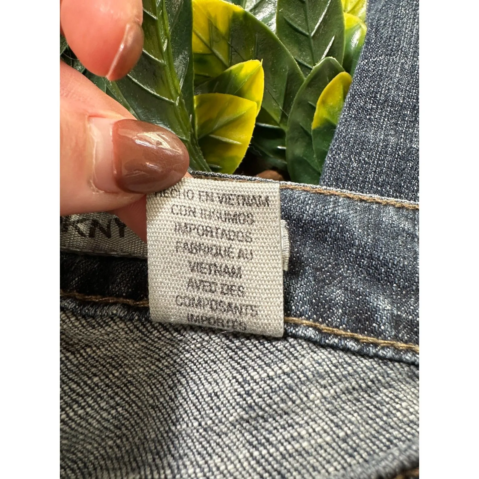 DKNY y2k  Bootcut Jean Size 6 - Image 8