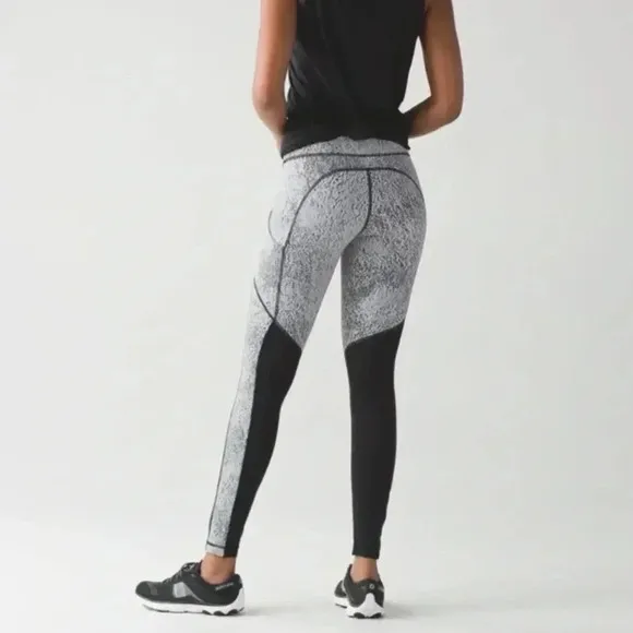 Lululemon Speed Tight V Power Luxtreme Spray Jacquard White Black Size 4 W5AGJS - Image 2