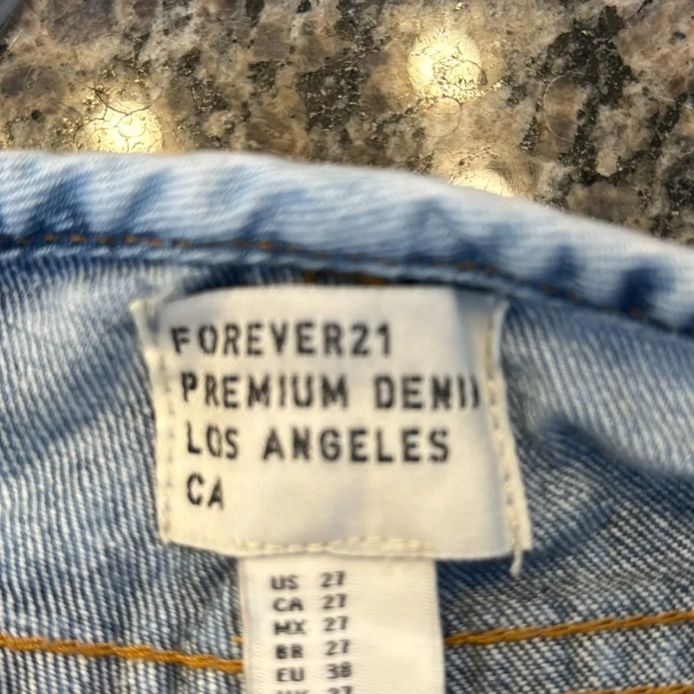 Forever 21  Denim Washed Short Shorts Cuffed Size 27 EUC #5635 - Image 5