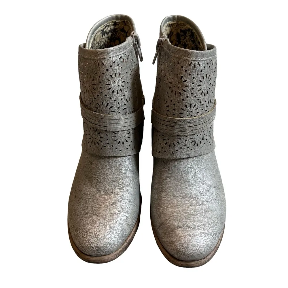 Corky's Tootsie Faux Leather Western Round Toe Harness Ankle Boot, Sz 6 - Image 7