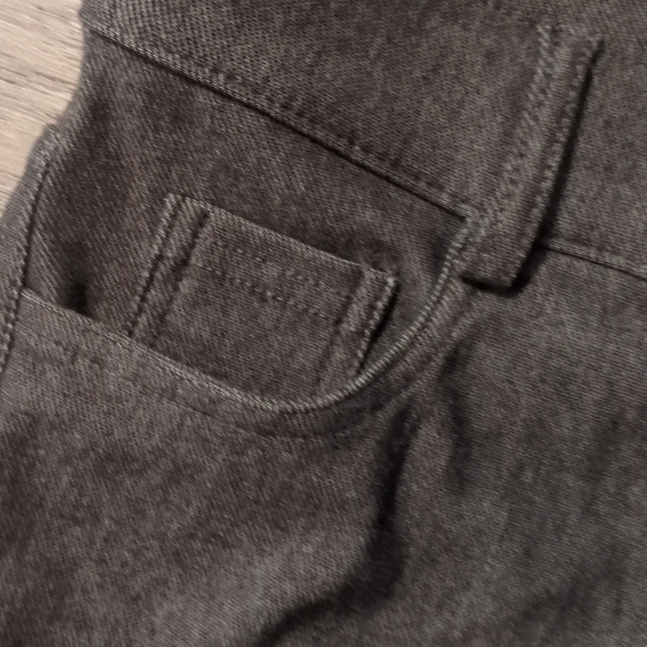 Yelete  Gray Pull On Capri Pants Size Small - Image 5