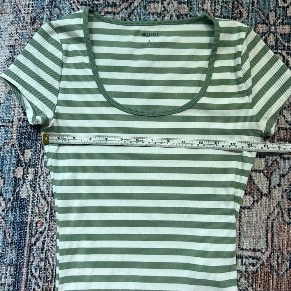 Hollister Ribbed Seamless Fabric Scoop Baby Tee Size Small Green White Stripes - Image 6