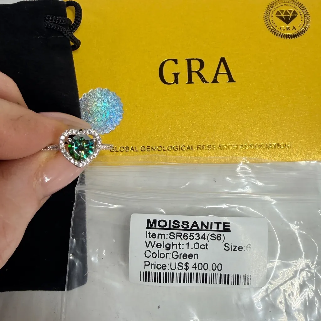 Moissanite Green Heart Cut Ring 1 carat - Image 2