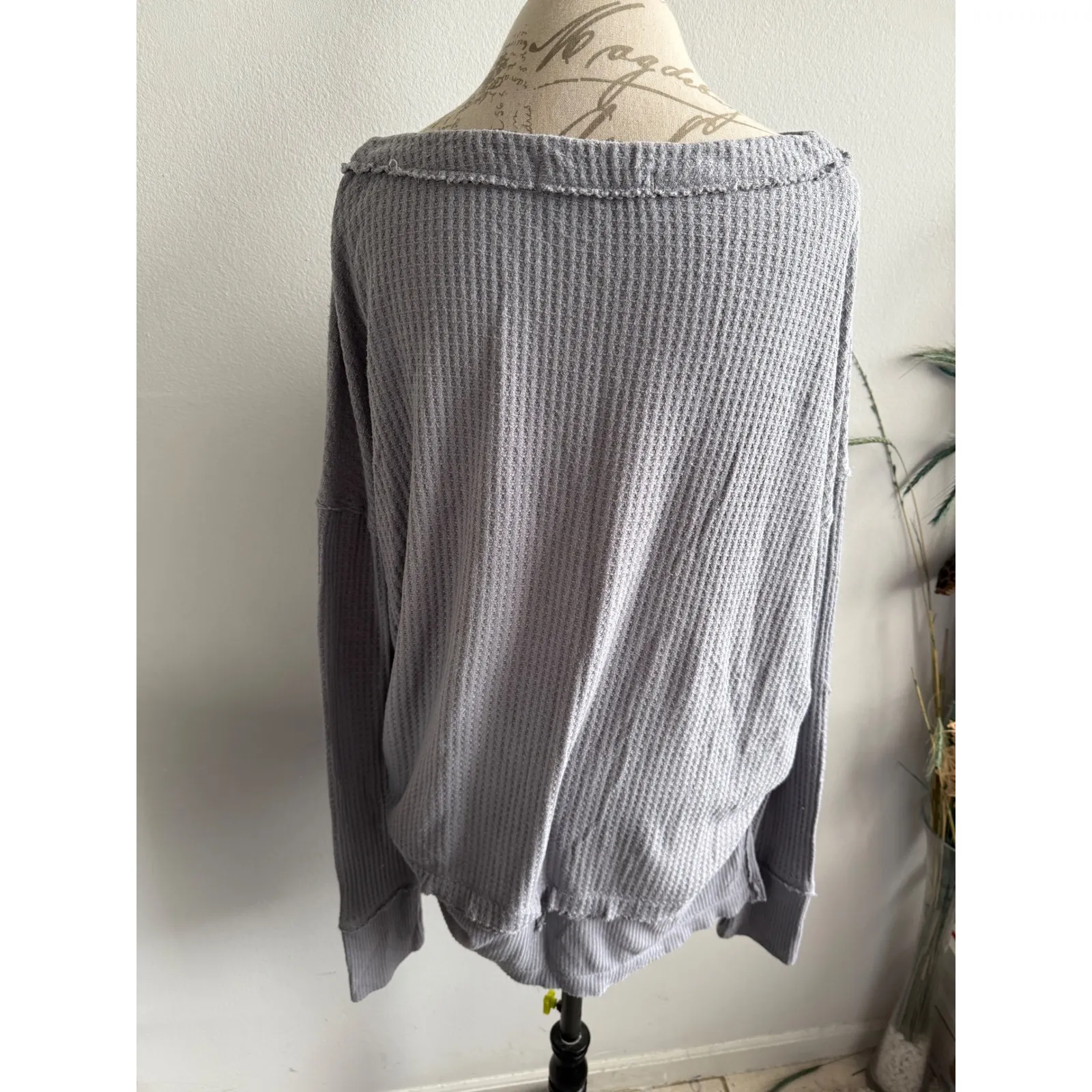 We The Free Long Sleeve Waffle Knit Top Oversized Gray Casual Comfy Womens Large - Image 2