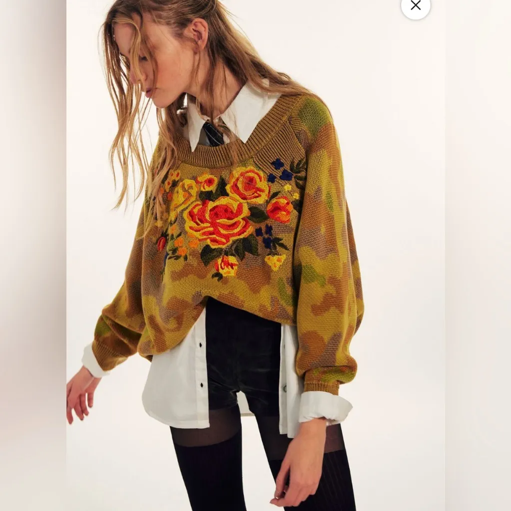 Super rare- Free People Camo Rose Pullover - Image 3