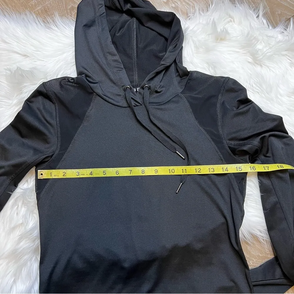 XOXO Sport Black Long Sleeve Hooded Top. Size Medium. EUC - Image 8