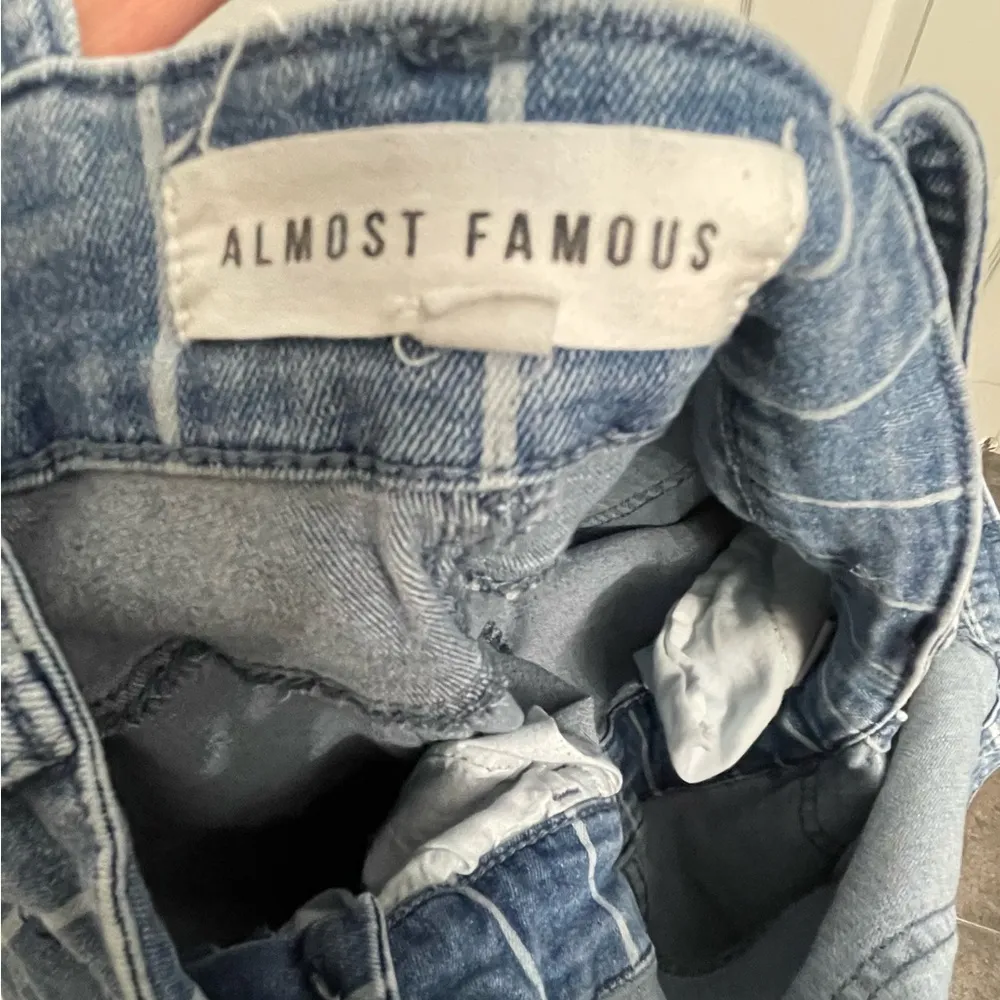 🌹Almost Famous Light Wash Striped Denim Overalls Size Medium - Image 4